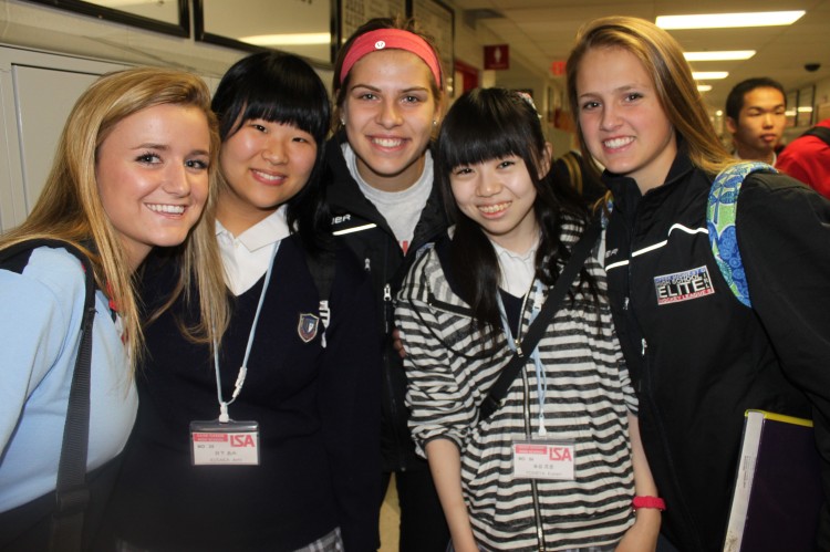 Juniors and seniors hosted Japanese students from BSMs sister school Kaisei Gakuin. The visitors sat in on classes and participated in other daily activities with BSM students. 