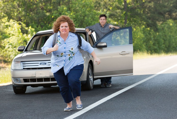 Identity Thief fails to offer any new humor after most of the funny scenes showed in trailers. 