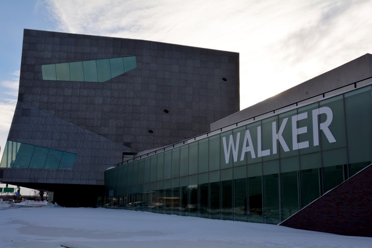 While presenting abstract and modern art, the Walker Art Museum’s structure impresses eyes with geometric glass formations and dynamic aluminum mesh.