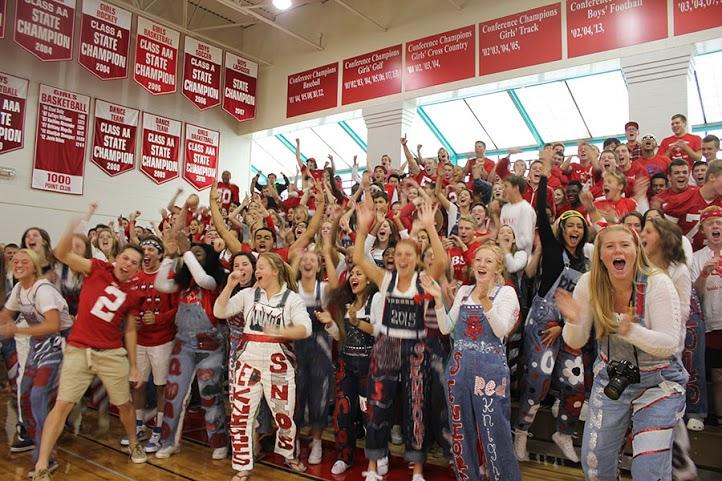 The+seniors+cheer+on+their+grade+for+the+last+time+at+the+annual+pep+fest.