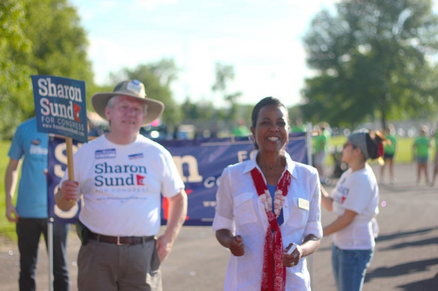 Sharon+Sund+actively+campaigns+in+the+third+district.