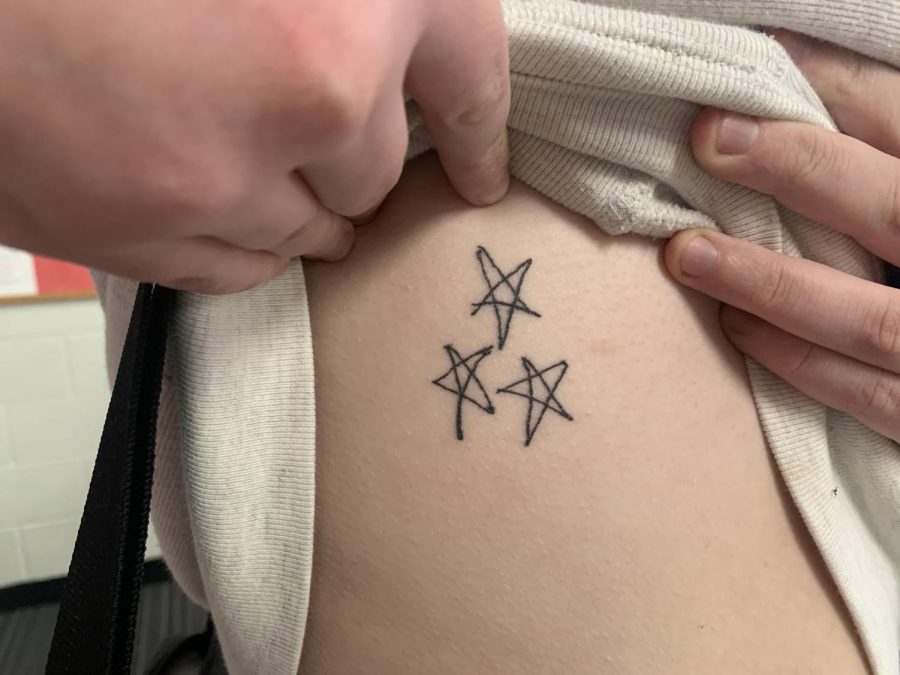 Suzy Haakonsons tattoo she got with her sisters, as described in the interview.
