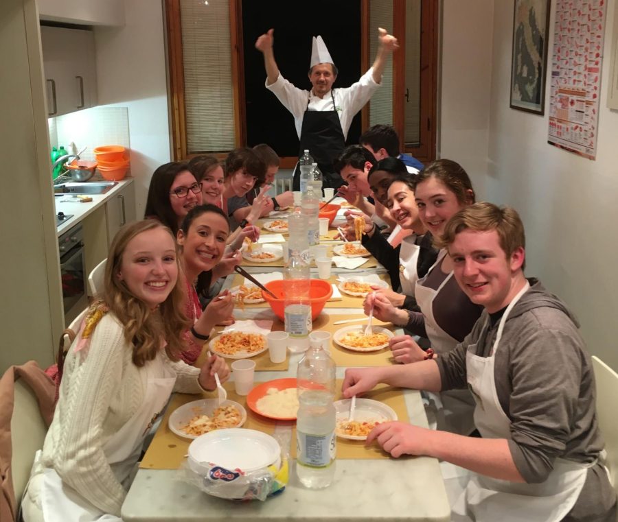 Students+are+guided+through+how+to+make+their+own+traditional+Florentine+meal+at+one+of+Italys+culinary+institutes.