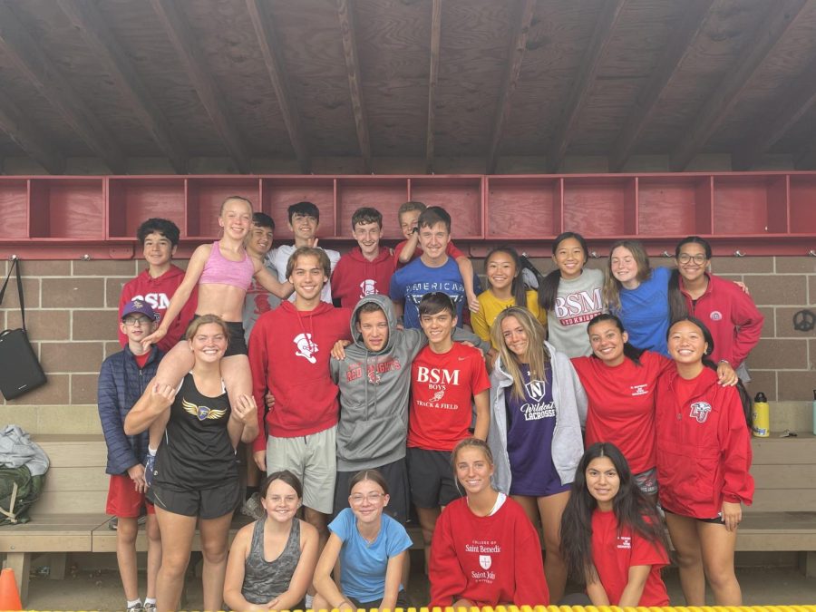 Both+girls+and+boys+on+the+BSM+cross+country+team+gather+before+their+daily+practice.