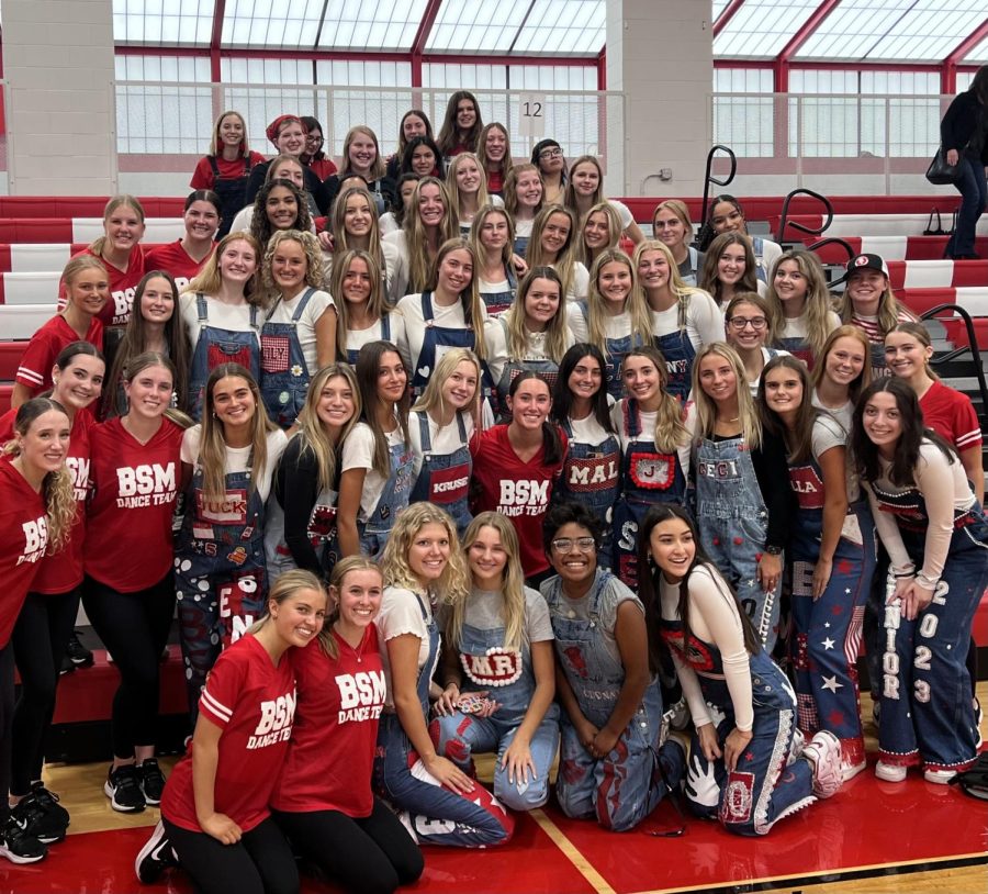 BSM+senior+girls+take+part+in+creating+senior+overalls+as+a+long+standing+BSM+tradition.