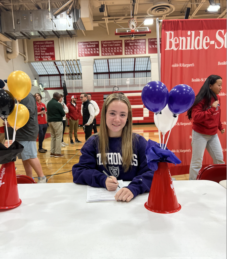 Abby+Garvin+signs+to+further+her+education+and+hockey+career+at+the+University+of+St.+Thomas.