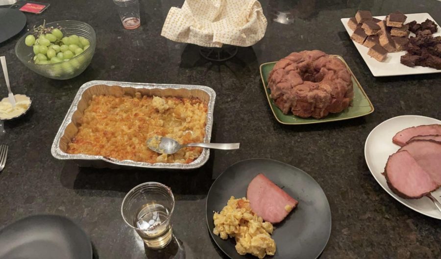 An assortment of Thanksgiving foods.