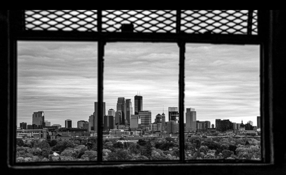 Ryan+Bruer+captures+one+of+his+favorite+skyline+photos+in+downtown+Minneapolis.